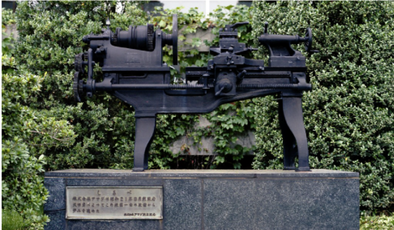 Photo：Lathe used at the time of establishment