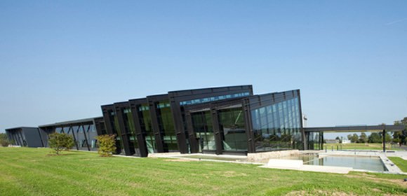 Photo: Exterior view of the Amada Solution Center in Haan, Germany